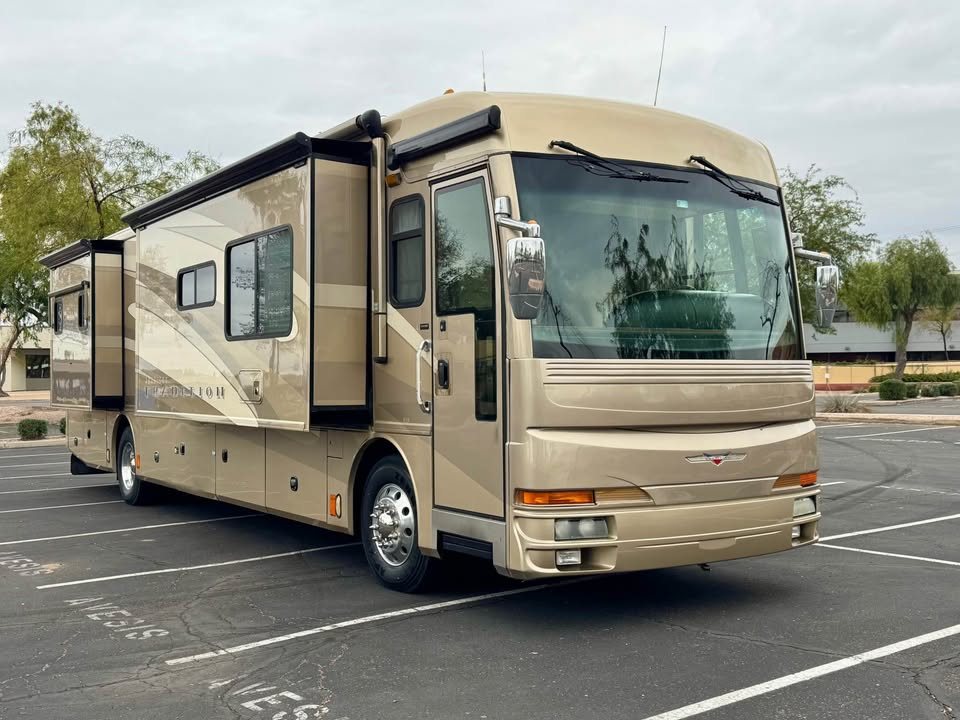 2006 Fleetwood American Tradition front exterior